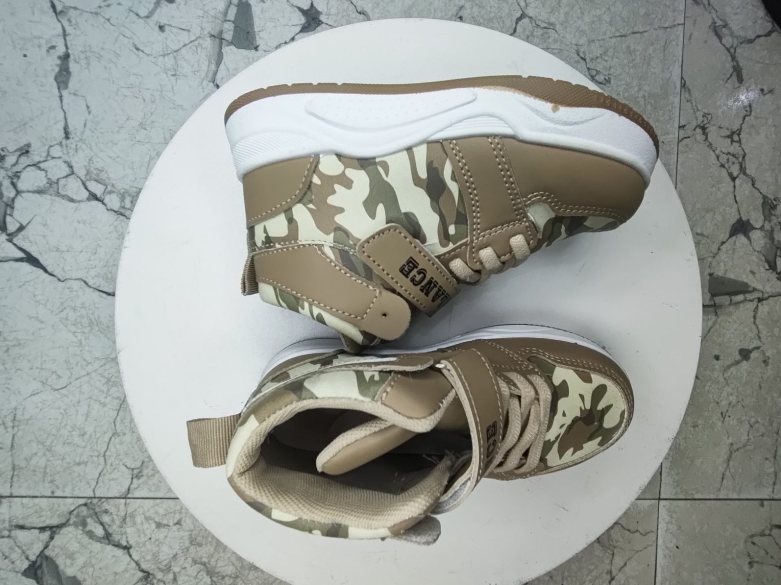 Youth Balance sneakers